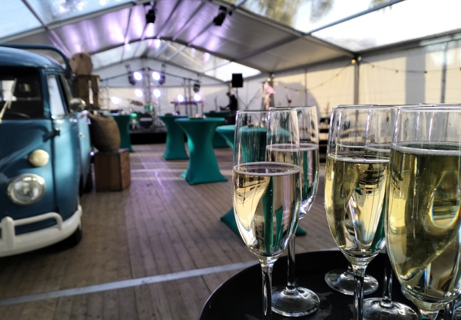 Foodtruck festival met champagne