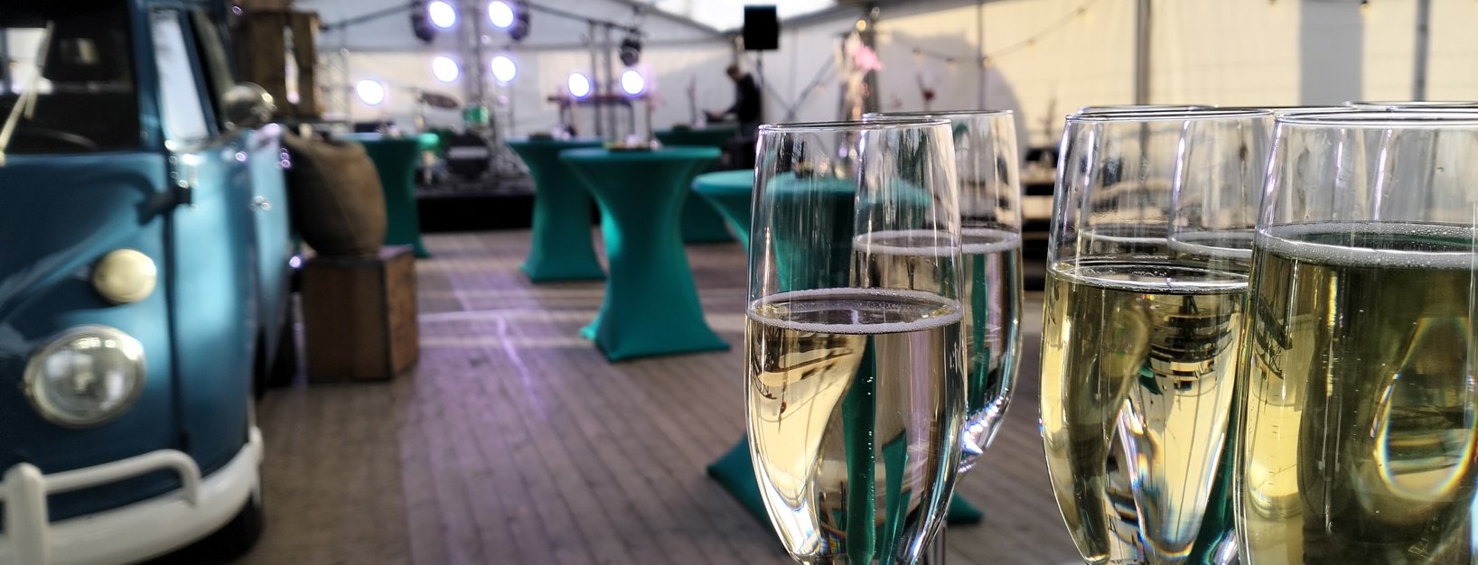 Foodtruck festival met champagne